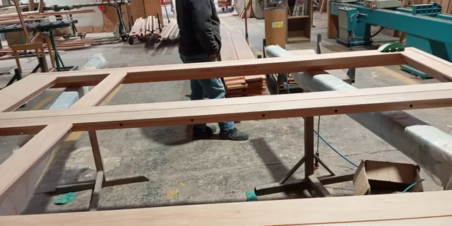 Elaboración de madera en el taller de CYR
